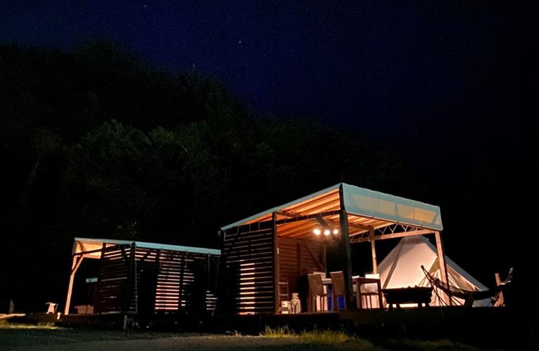 ナイトグランピングテントサイト